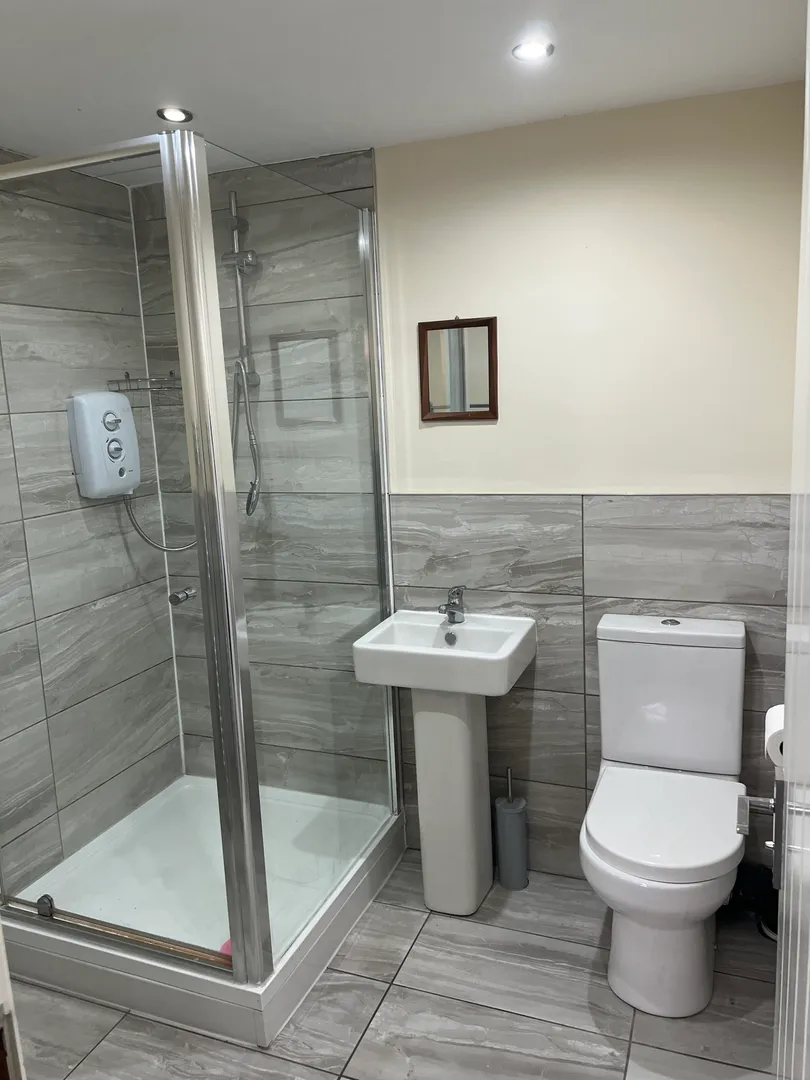 72 Derby Grove, NG7 1PF – 6-Bedroom En-suite Student House - Image 12